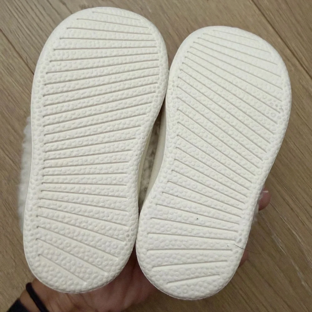 Allbirds Cozy White Shearling toddler slippers size 5c